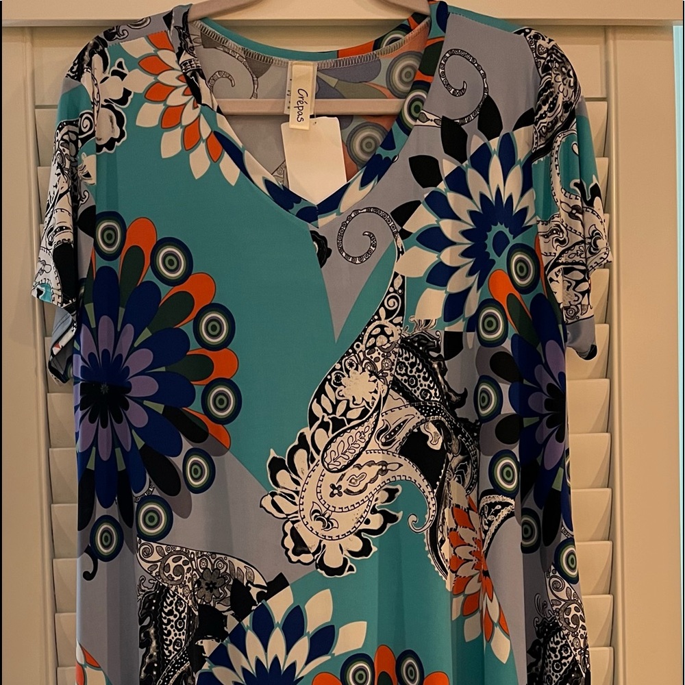 Lilibugs Crepas brand Multi-colored geo print NWT top 36” long, 26” wide